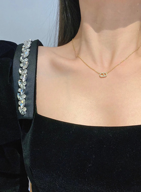 高定版d家小巧镶钻CD字母项链