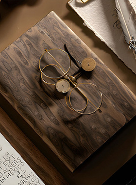 八度空间现代简约样板间售楼处书房书桌书本羽毛墨水瓶装饰品摆件