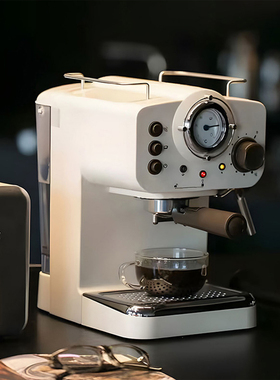 八度空间轻奢风样板间厨房组合摆件咖啡机花器咖啡杯装饰书饰品