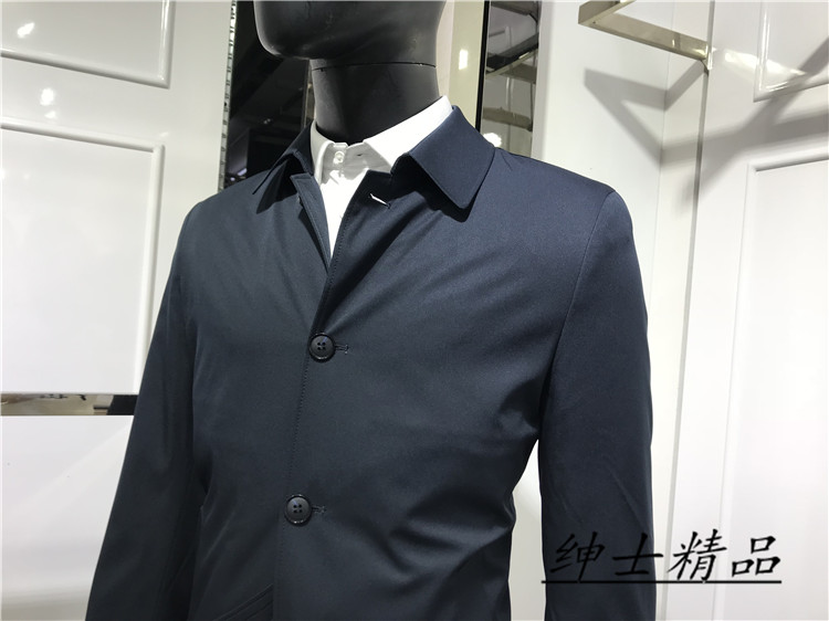 元 3360 吊牌价 色 2 男士秋季新款翻领短款风衣 专柜正品 元 3360 吊牌价 色 2 男士秋季新款翻领短款风衣 专柜正品