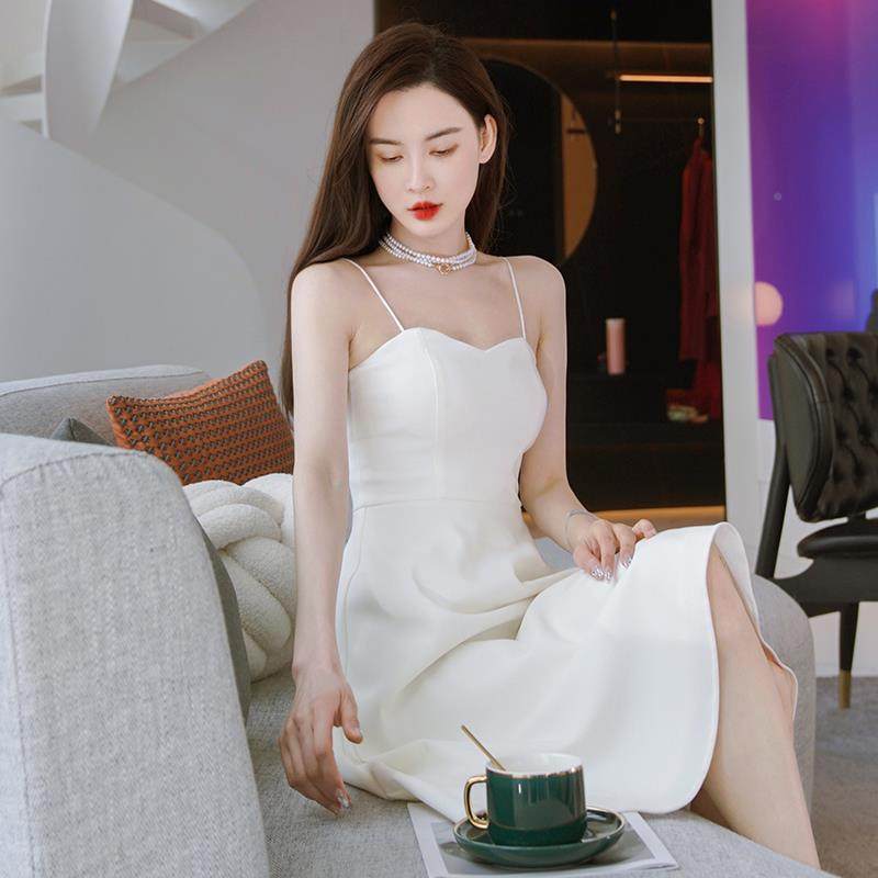 白色礼服简单大方2024款抹胸吊带艺考影楼姐妹伴娘礼仪旅拍连衣裙