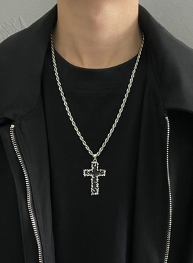 暗黑风熔岩十字架吊坠项链