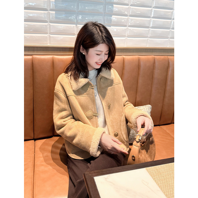 紫璐莱冬日暖调~复古减龄翻领短款皮毛一体羊羔毛麂皮绒外套女54X,淘宝优惠券,粉丝福利购,淘宝优惠卷