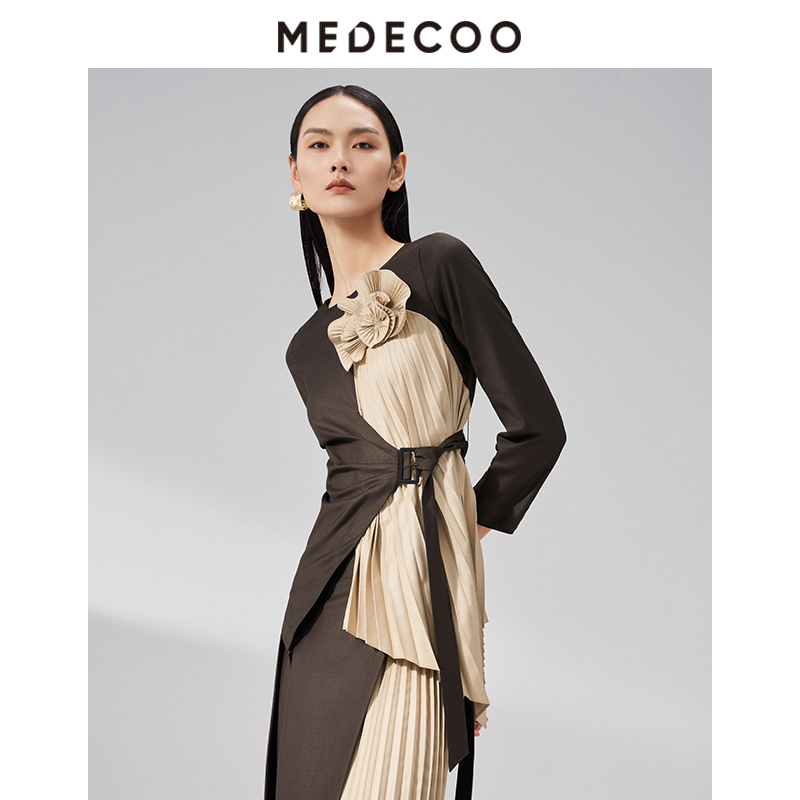 MEDECOO/墨蒂珂2024春季新款手工胸花不对称拼接长袖上衣MHC62205 - 图0