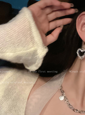 女轻奢锆石黑轻奢锆石黑色