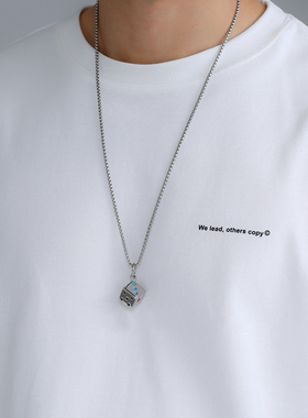 钛钢男生骰子创意项链配衣服饰品