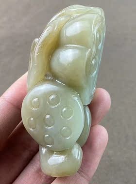 新疆和田玉且末糖一品清廉手把件