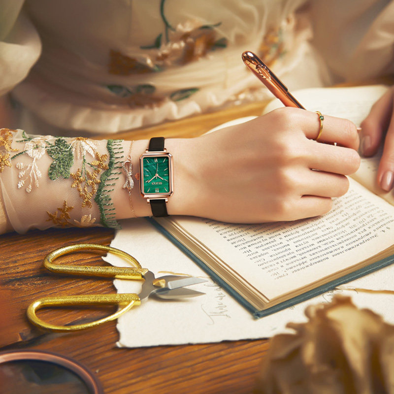 2020年新款女士方形简约气质小绿表 亚地亚国产腕表