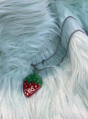 Vivienne土星中古屋草莓项链