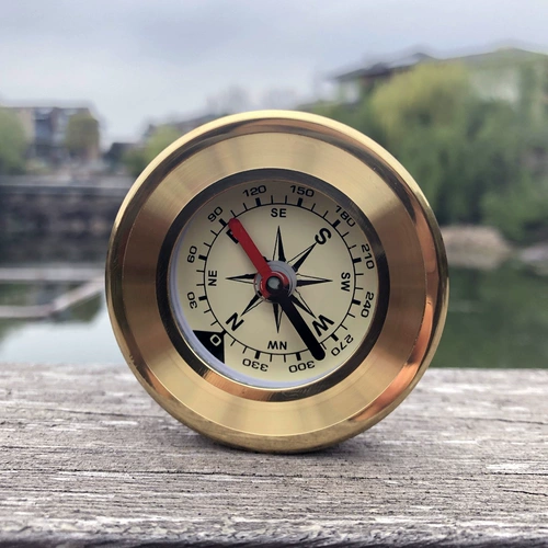 Связывание нефтяного масляного прохода на открытом воздухе Dingtuton Tourism Mide Guide Указывая северная медная медная медь взрослые дети