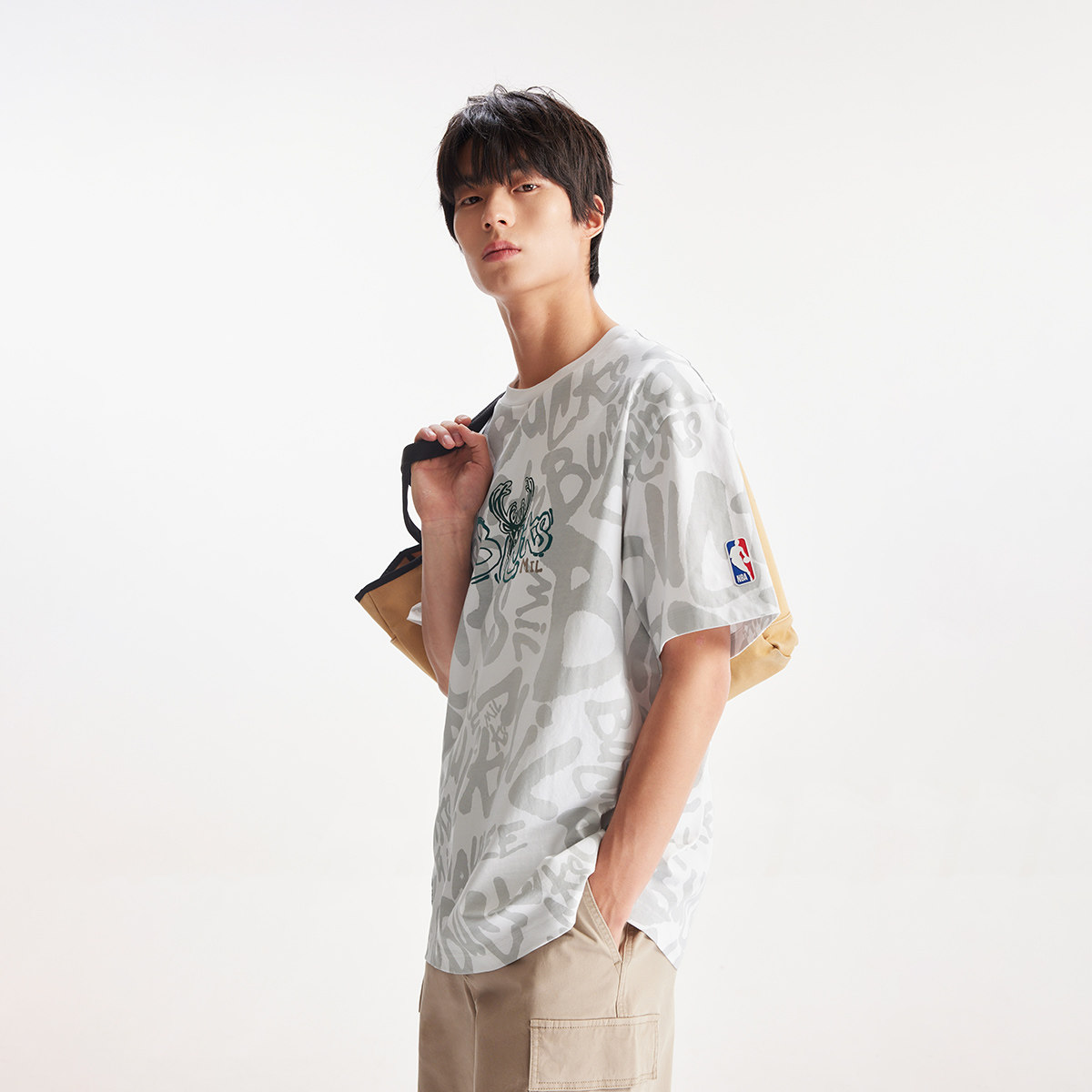 【NBA联名款雄鹿队】杰克琼斯男装春季T恤时尚满印印花宽松,淘宝优惠券,粉丝福利购,淘宝优惠卷