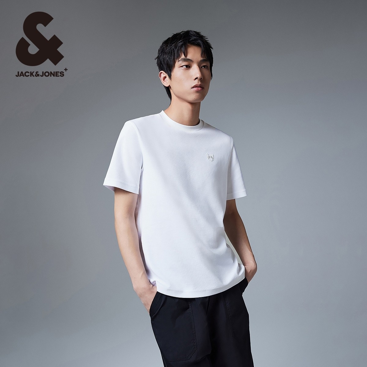 【精选】杰克琼斯男装2026年春季潮流圆领打底衫潮法斗犬刺绣短袖