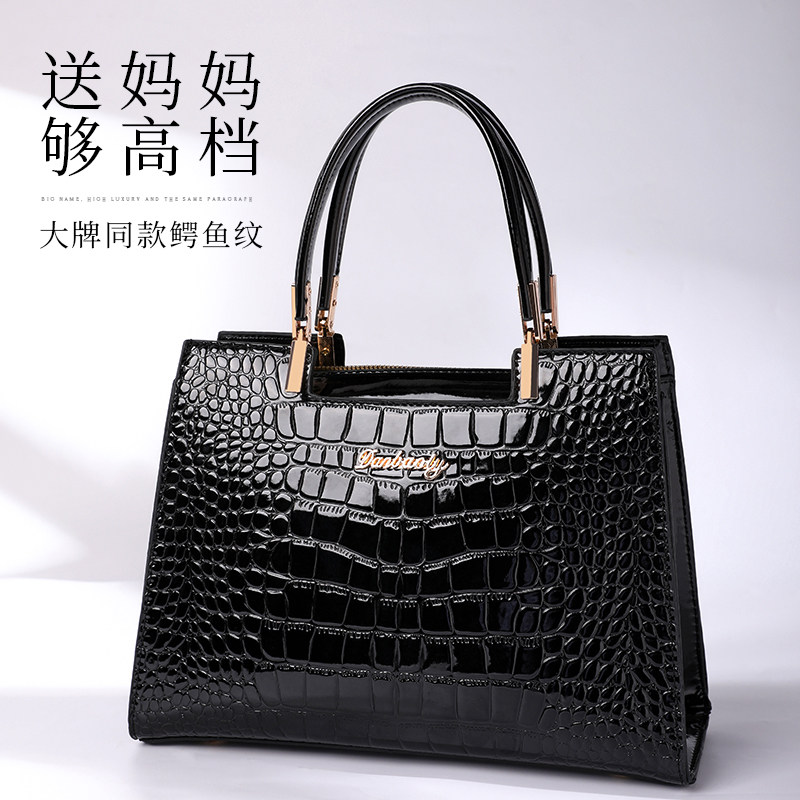 母亲节礼物送妈妈生日实用高档适合给婆婆中年女士的惊喜包包礼盒