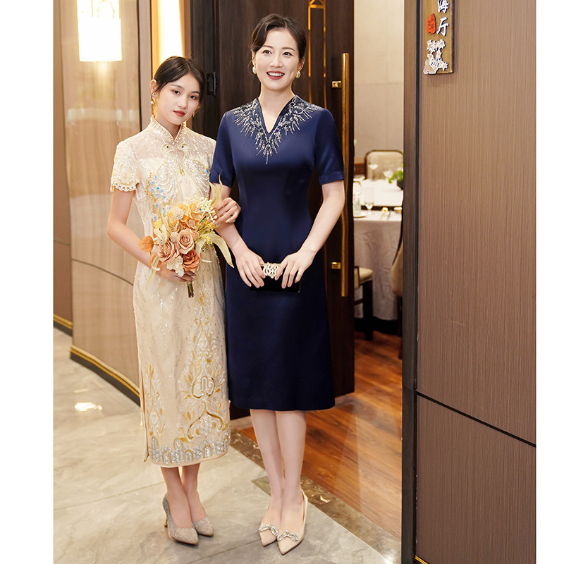 蓝色妈妈装婚宴晚礼服女高级感高贵年轻喜婆婆婚礼敬酒服平时可穿_虎窝淘