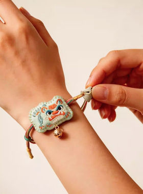 2026端午节新款五彩绳锦鲤刺绣艾草香包手工红绳儿童编绳艾虎手绳