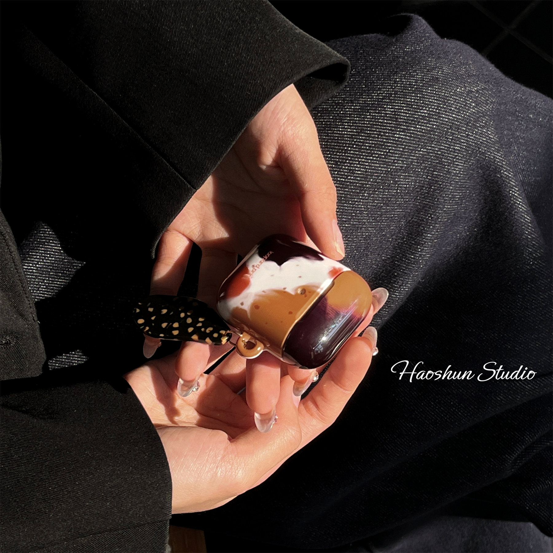 棕红晕黑适用于Airpodspro3保护套AirPods4耳机套aipods1/2AirPodspro2苹果airpods3小众菲林光面可爱耳机壳,淘宝优惠券,粉丝福利购,淘宝优惠卷