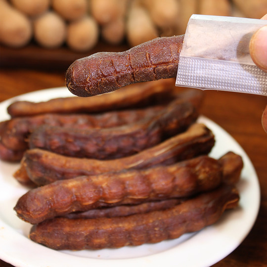 Shelled sweet and sour horn snacks for pregnant women ready to eat after opening the bag