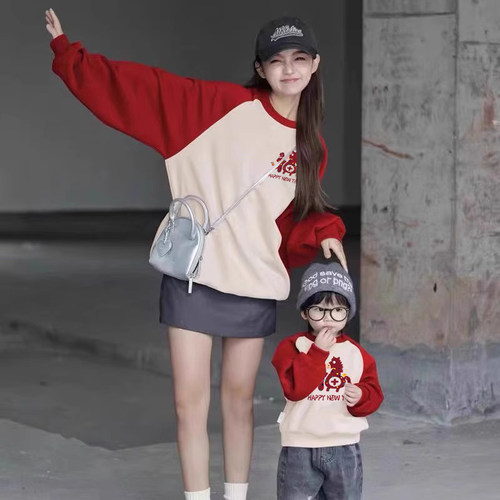 过年大红色亲子装卫衣加绒独特母女母子装婴儿百天周岁拍照爬爬服 - 图0