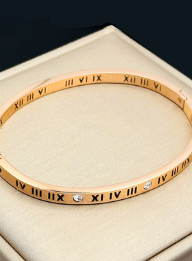 七夕钛钢手镯时尚个性罗马字不掉色手环韩国简约女手链配饰品欧美