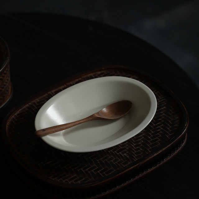 Three-point quiet Japanese-style wood ash glaze bed and breakfast solid color dish