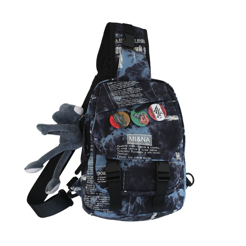 潮牌夏季ins日系学生运动斜挎包 大牙男士包袋