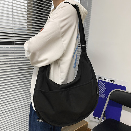 斜挎包男潮牌大容量月牙包慵懒风包包ins潮饺子包学生单肩背包女 - 图1