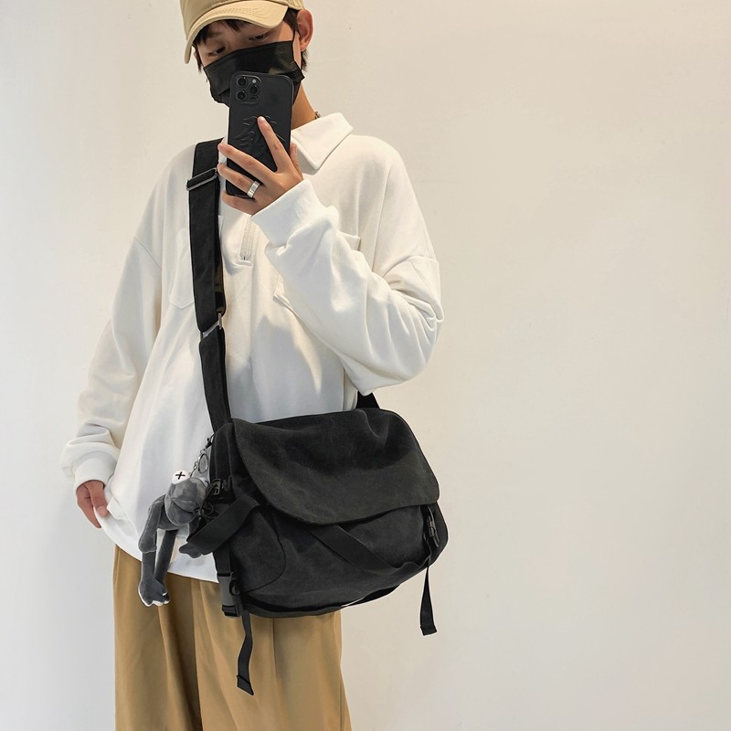 男潮牌2021新款日系男学生斜挎包 大牙男士包袋