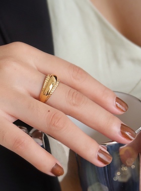 精致貌美奶油感小金筒宽戒指
