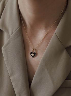 轻奢黑色蜜蜂玛瑙项链