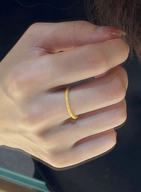真的好!逼真方针黄金色细细磨砂戒指轻奢高级大方简约百搭细款叠