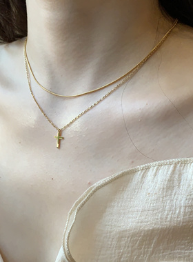 百搭质感精致十字架极简锁骨链