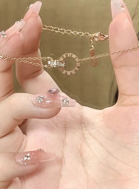 伸出手接咖啡太好看了！