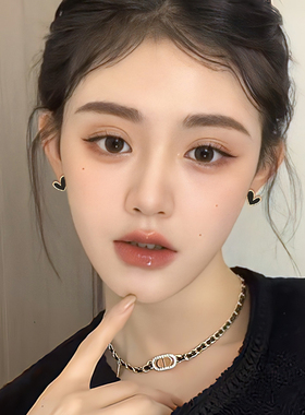 黑色爱心三角耳夹高级感