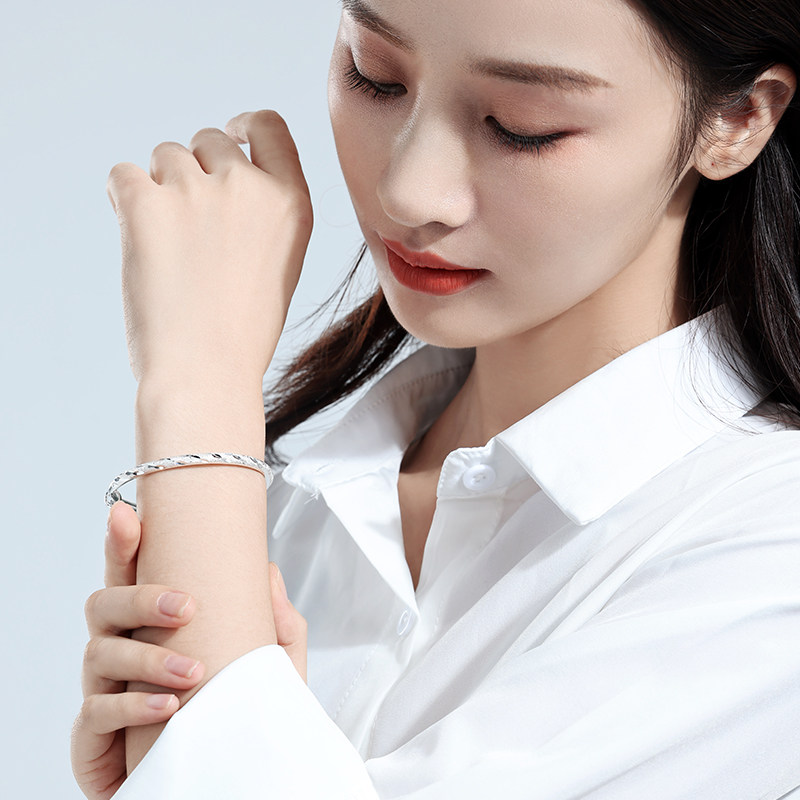 女老风祥送妈妈银首饰品银手镯 黛茗手镯