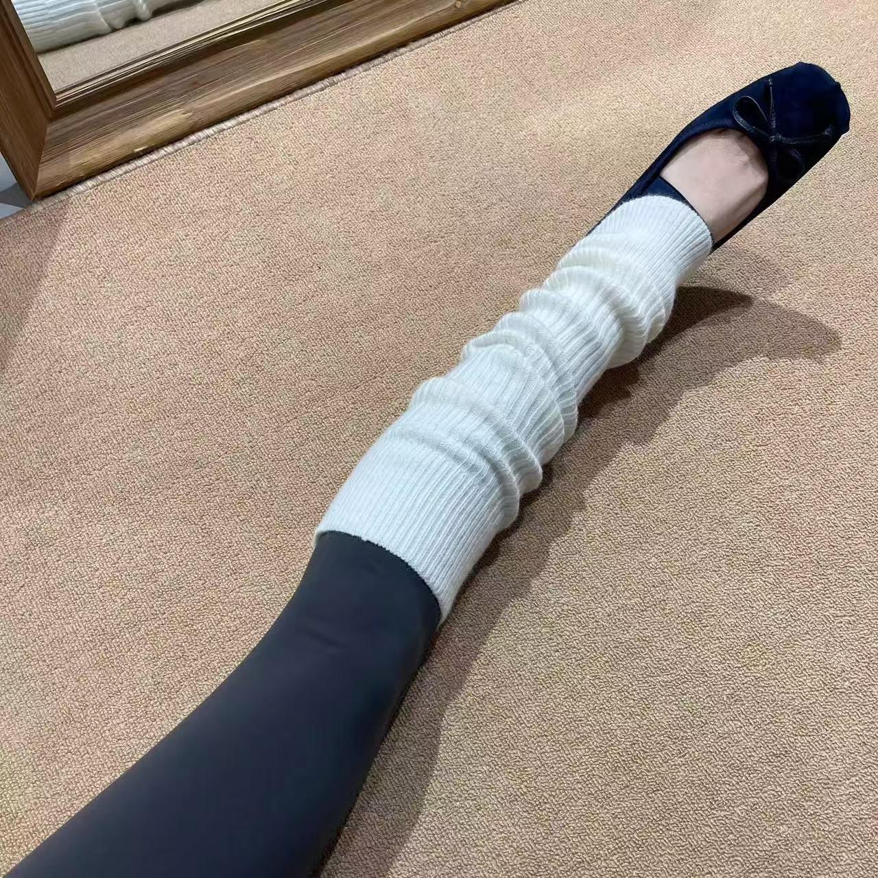 谁懂Leggings+袜套杀伤力!微喇袜套修饰腿型~既保暖又时尚!绝啦