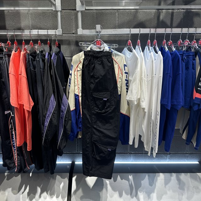 China Li Ning 25 new autumn sports trendy loose straight multi-pocket work trousers for men and women AYKV513