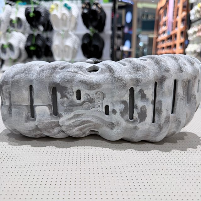 Crocs EchoClog wave non-slip toe cap, lightweight and comfortable wading cushioning hole shoes 208454