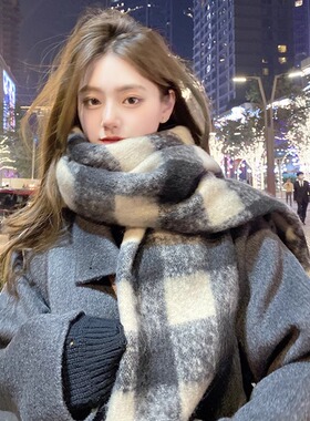 日本2024高级感围巾女秋冬季复古格子披肩百搭加厚保暖虞书欣同款