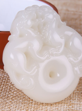 金丝玉吊坠菠菜绿白色玉挂件招财转运双兽项链貔貅项链