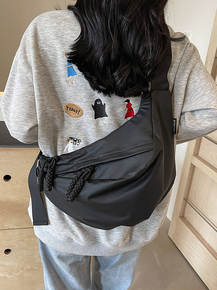 牛津布包包斜挎包女2024新款休闲单肩包大容量通勤帆布饺子包背包,淘宝优惠券,粉丝福利购,淘宝优惠卷