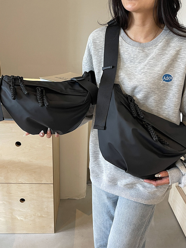 牛津布包包斜挎包女2024新款休闲单肩包大容量通勤帆布饺子包背包,淘宝优惠券,粉丝福利购,淘宝优惠卷