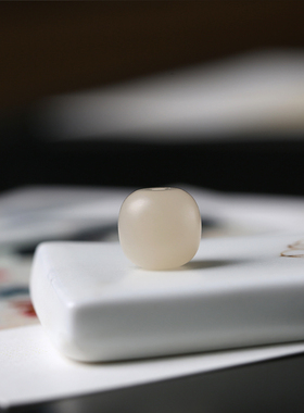 天然和田玉11*12藕粉色老形珠