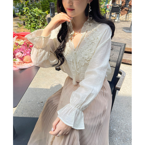 TAKIYAS SHOP 花朵衬衫/鱼尾半裙 - 图0