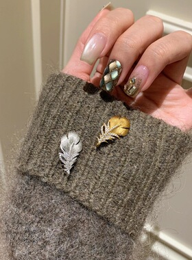 轻奢复古高颜值镶钻拉丝羽毛胸针两色百搭时尚精致富贵感服装配饰