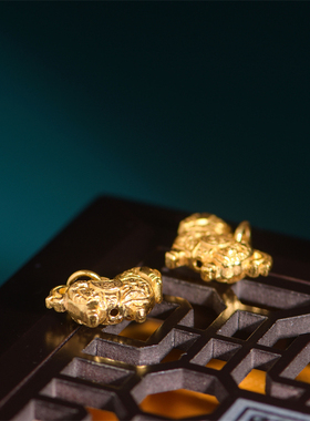 足金手工錾刻古法黄金唐马吊坠