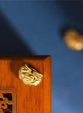 足金手工錾刻古法黄金吉字平安锁