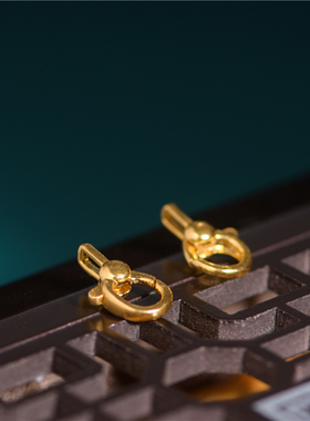 足金手工錾刻古法黄金龙虾扣卡子