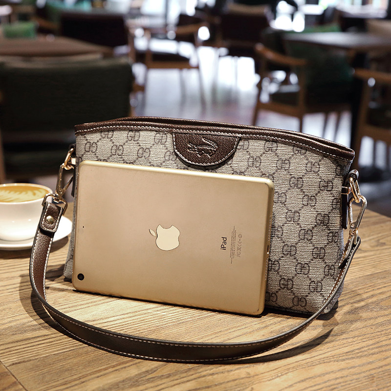 斜挎包女2020新款女包时尚简约中年 卡帝乐鳄鱼欧鹏女士包袋