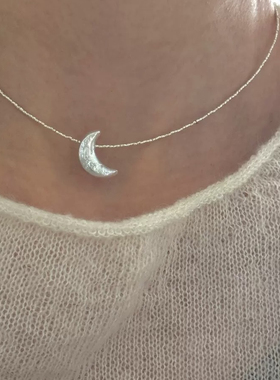 S925纯银韩版天然巴洛克珍珠月亮项链女小众设计锁骨链简约颈链