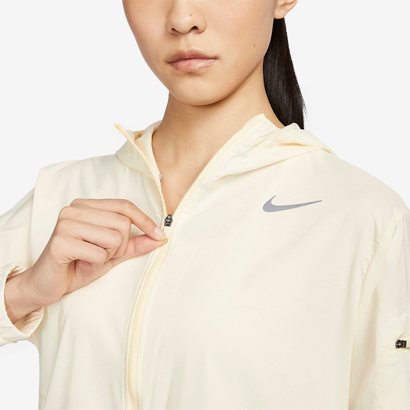 Nike耐克女子2024夏新款轻便型跑步夹克防晒衣反光运动外套FJ7718